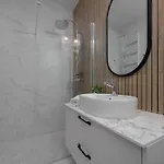 Lägenhet Grzybowska Sophisticated With Balcony & Parking In The Center Of By Renters Prestige