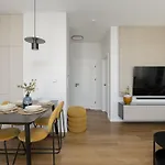 Apartamento Grzybowska Sophisticated With Balcony & Parking In The Center Of By Renters Prestige Varsóvia