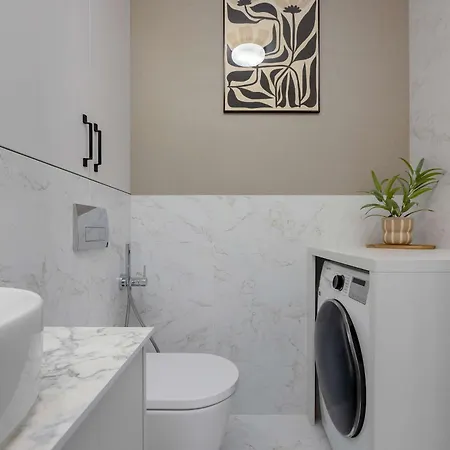 Lägenhet Grzybowska Sophisticated With Balcony & Parking In The Center Of By Renters Prestige
