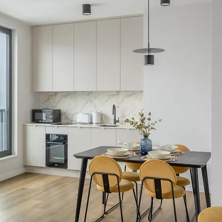 Lägenhet Grzybowska Sophisticated With Balcony & Parking In The Center Of By Renters Prestige